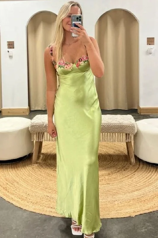 TIME-Limited Offer Chic Straps Sheath/Column Appliques Pleated Satin Prom Dress