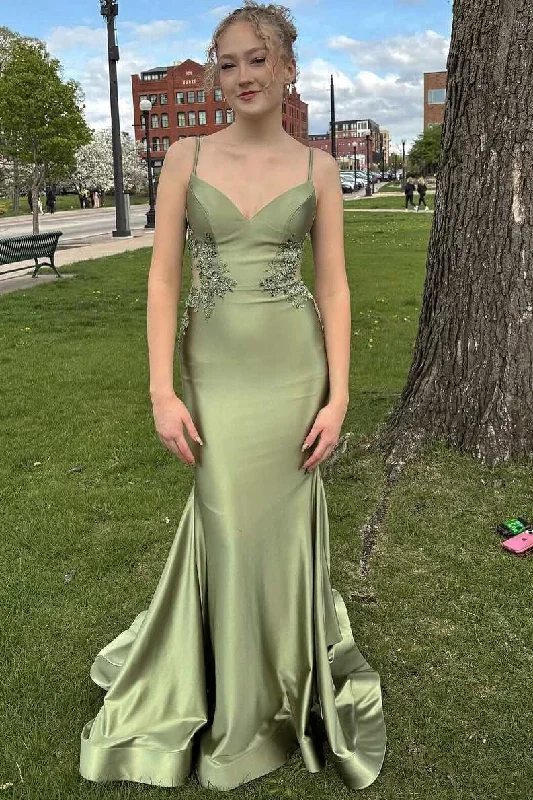 Don't Miss Mermaid Spaghetti Straps V-Neck Appliques Long Prom Dress