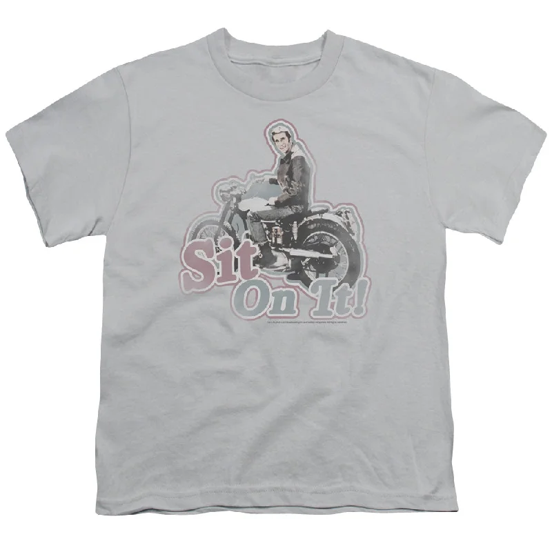 Discount Extravaganza Happy Days Kids T-Shirt Fonzie Sit on It Silver Tee